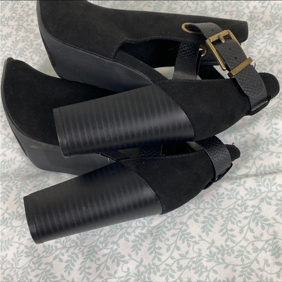 Rika peep toe heels heeled black w gold hardware size 7.5 - Picture 2 of 5